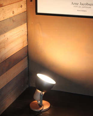 MOSS_GN アルミ&ウッド1灯テーブル&壁掛け兼用ランプを見る