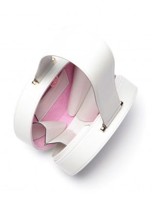 WHITE THE HAT BOXを見る